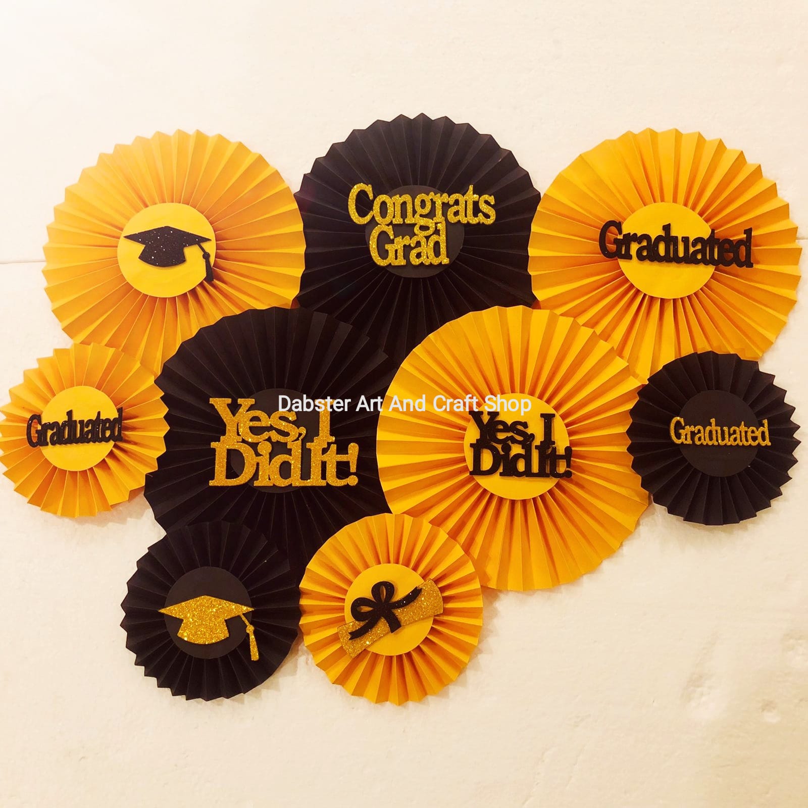 Graduation Day Paper Rosset Backdrop Décor Set